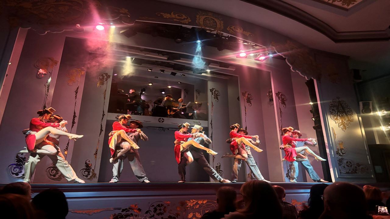 New Year`s Eve Party And Dinner Show At Café De Los Angelitos (4)