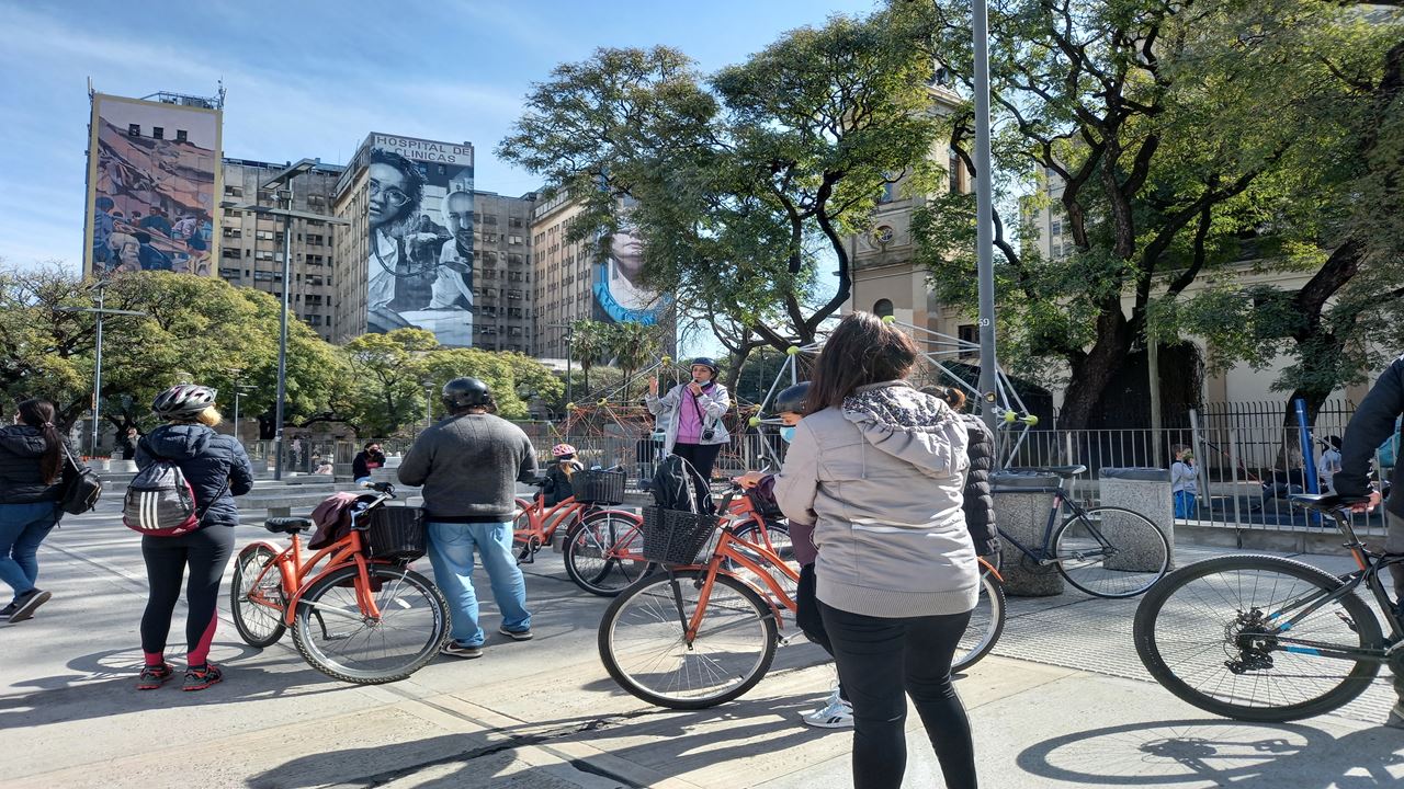Tour En Bicicleta Migrantes Y Degustación De Comida Peruana (5)